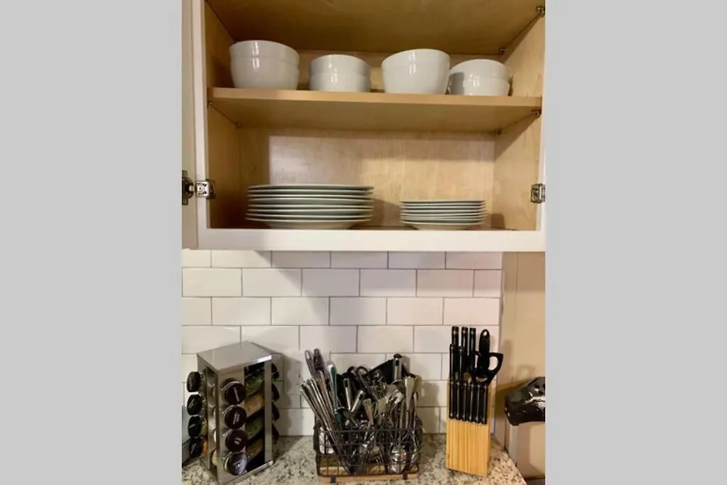 Lower Mable Unit, Denver New Kitchen & 2 King Beds Villa