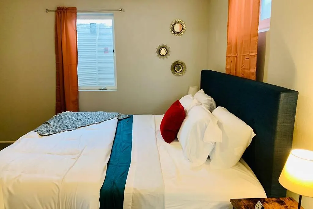 Lower Mable Unit, Denver New Kitchen & 2 King Beds Villa Holiday home