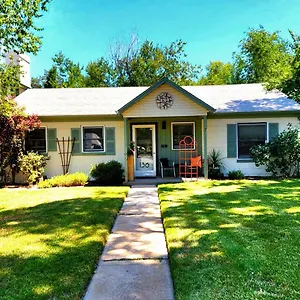  Holiday home Spacious Cherry Creek Villa